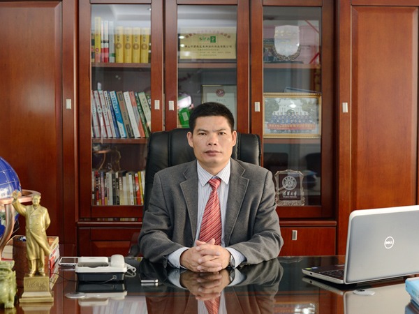 星空·综合体育董事长-黄日荣